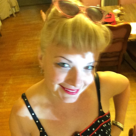 Meet your Posher, Jacqueline - Picture 1 of 2